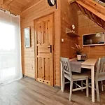 Lodge Eden - Domki, Pokoje, Apartamenty, Sauna, Jacuzzi Jastrzębia Góra